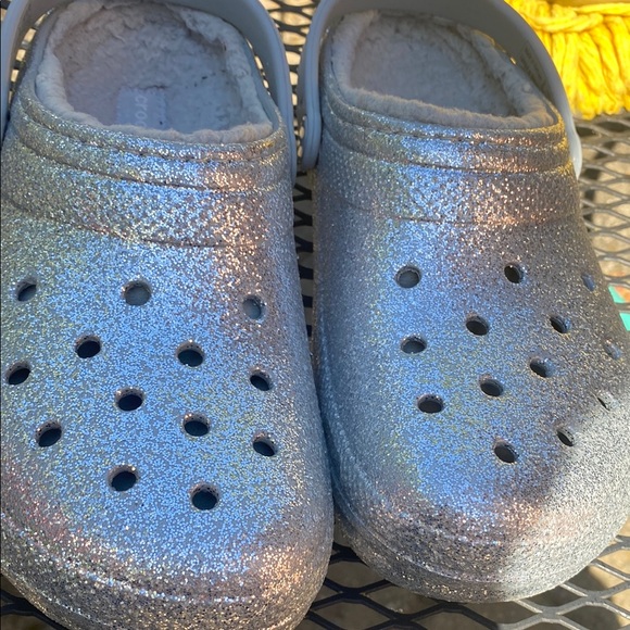 Preowned women’s Crocs  Silver Glitter Clogs 6.5 excellent - Picture 5 of 13